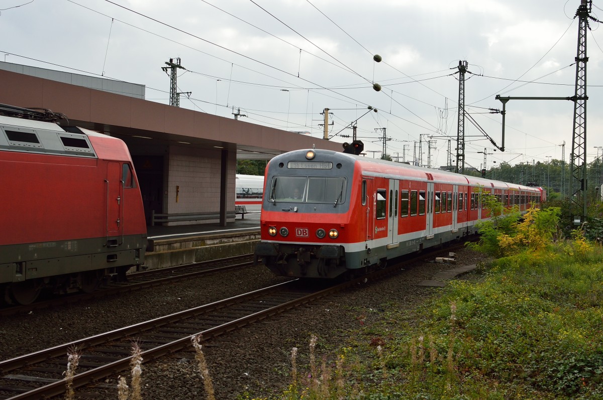 Einfahrt auf Gleis 14 in D�sseldorf Hbf.....ein S6 X-Wagenzug von einer 143 geschoben auf dem Weg nach Essen.23.9.2013