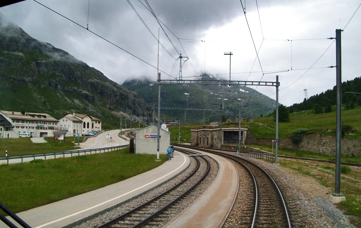 Einfahrt in den Bahnhof Bernina Suot am 24.7.2014.
