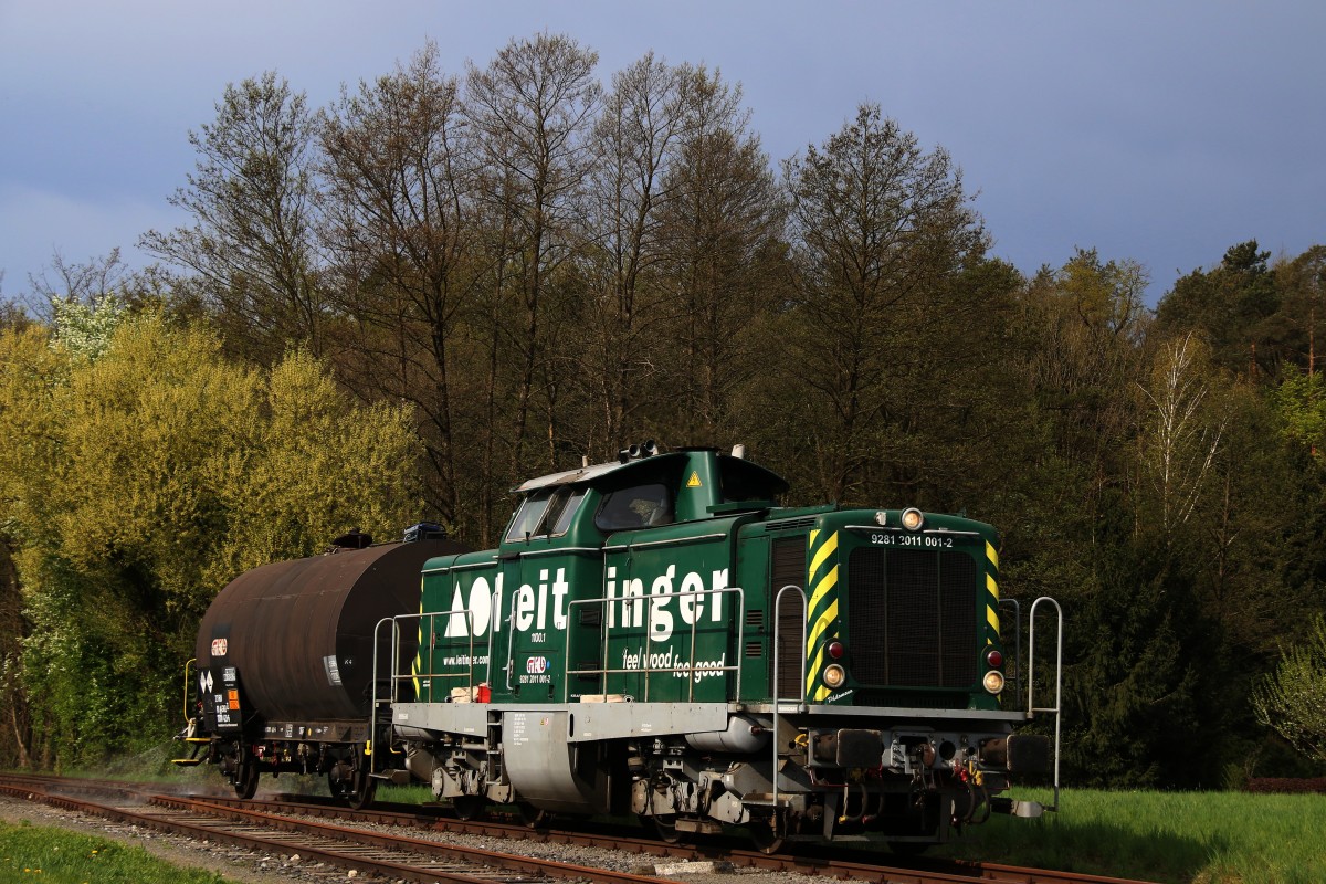 Einfahrt in den Bahnhof Gleinst䴴en f�H 1100.1 . Mit einem Einzelnen Kesselwagen rollt die gute Alte MAK Lokomotive heran. 23.04.2015
