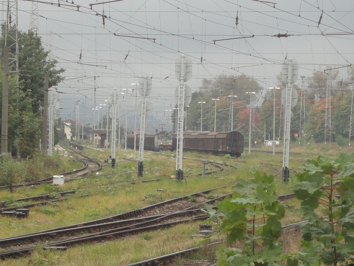 Einfahrt in Bahnhof Predeal ausRichtung Bukarest. Foto vom 28.09.2014.