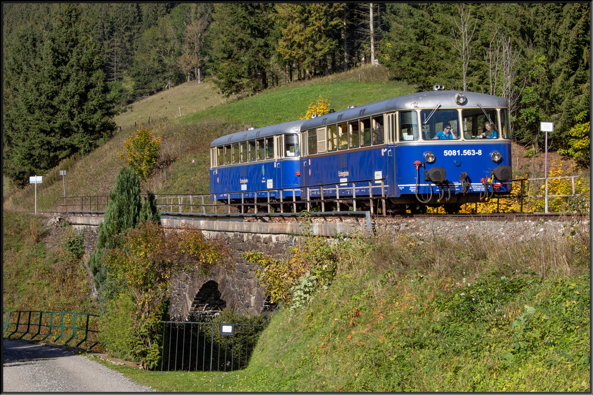 Einfahrt in den Bahnhof Vordernberg Markt. 
Bis hier war/ist die Erzbergbahn mit Fahrdraht überspannt. 
13.10.2019