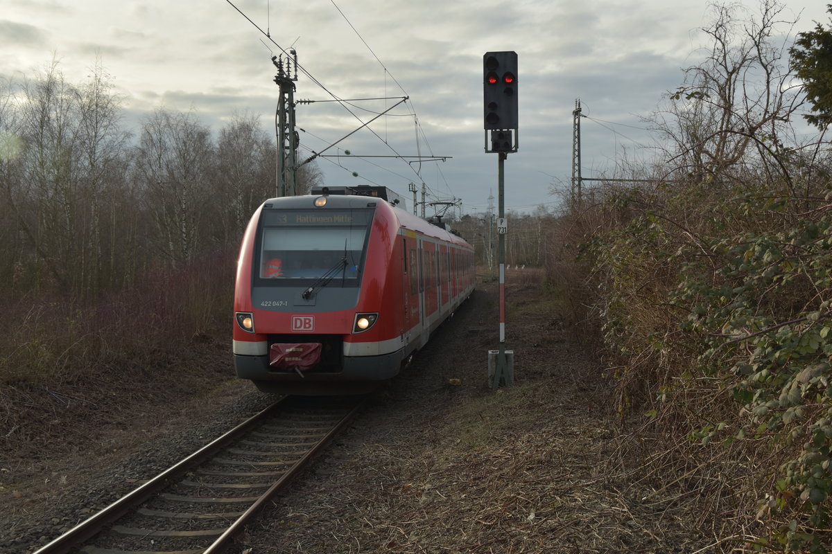 Einfahrt des 422 047-1 in Hattingen Ruhr auf dem Weg nach Hattingen Mitte als S3 am Samstag den 3.2.2017