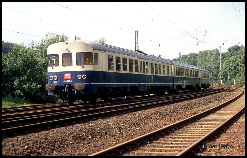 Einfahrt des 624626 als E 8615 aus Münster am 13.8.1993 um 11.25 Uhr in Hasbergen.