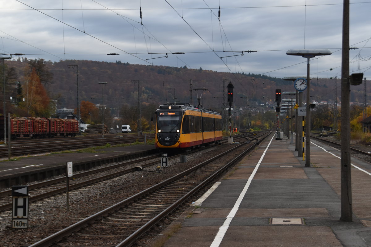 Einfahrt des AVG Triebwagen 950 in Neckarelz als S41 am Montag den 12.11.2018

