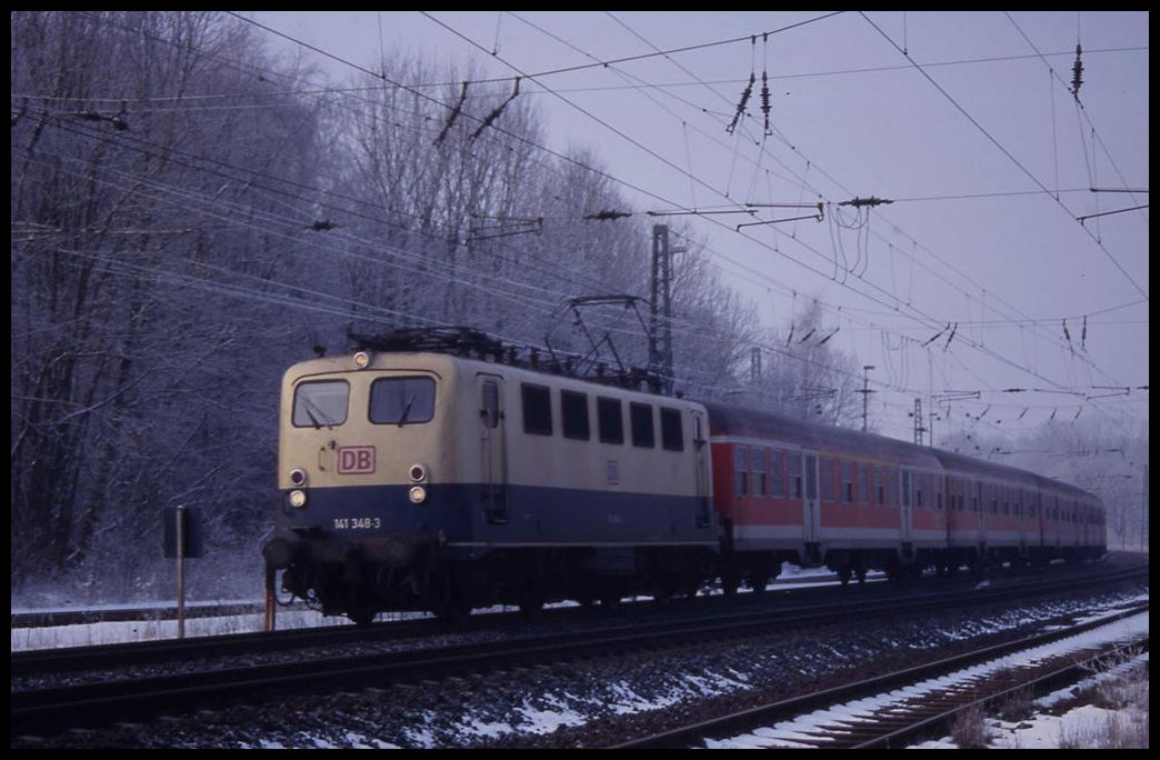 Einfahrt des RB aus Münster mit DB 141348-3 am 29.2.2004 um 10.35 Uhr in den Bahnhof Hasbergen.