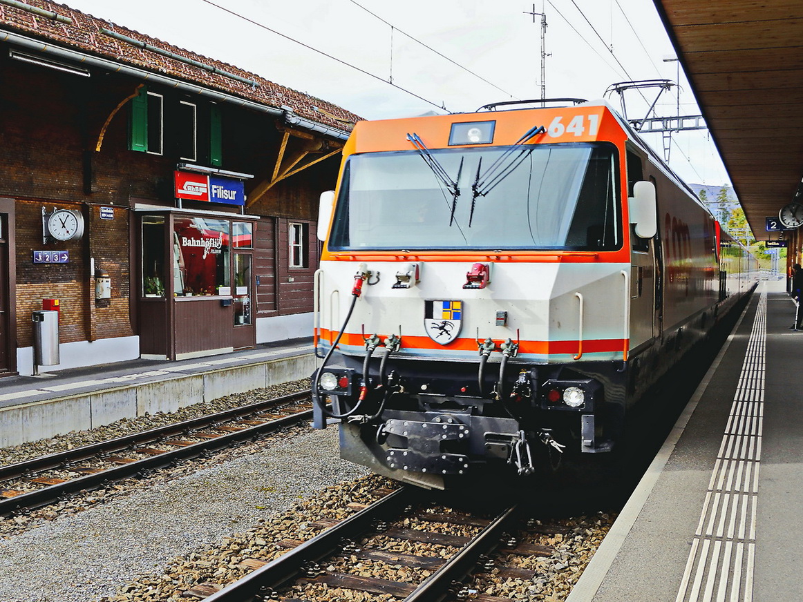 Einfahrt Ge 4/4 III 641 in Filisur am 13. Oktober 2019. 