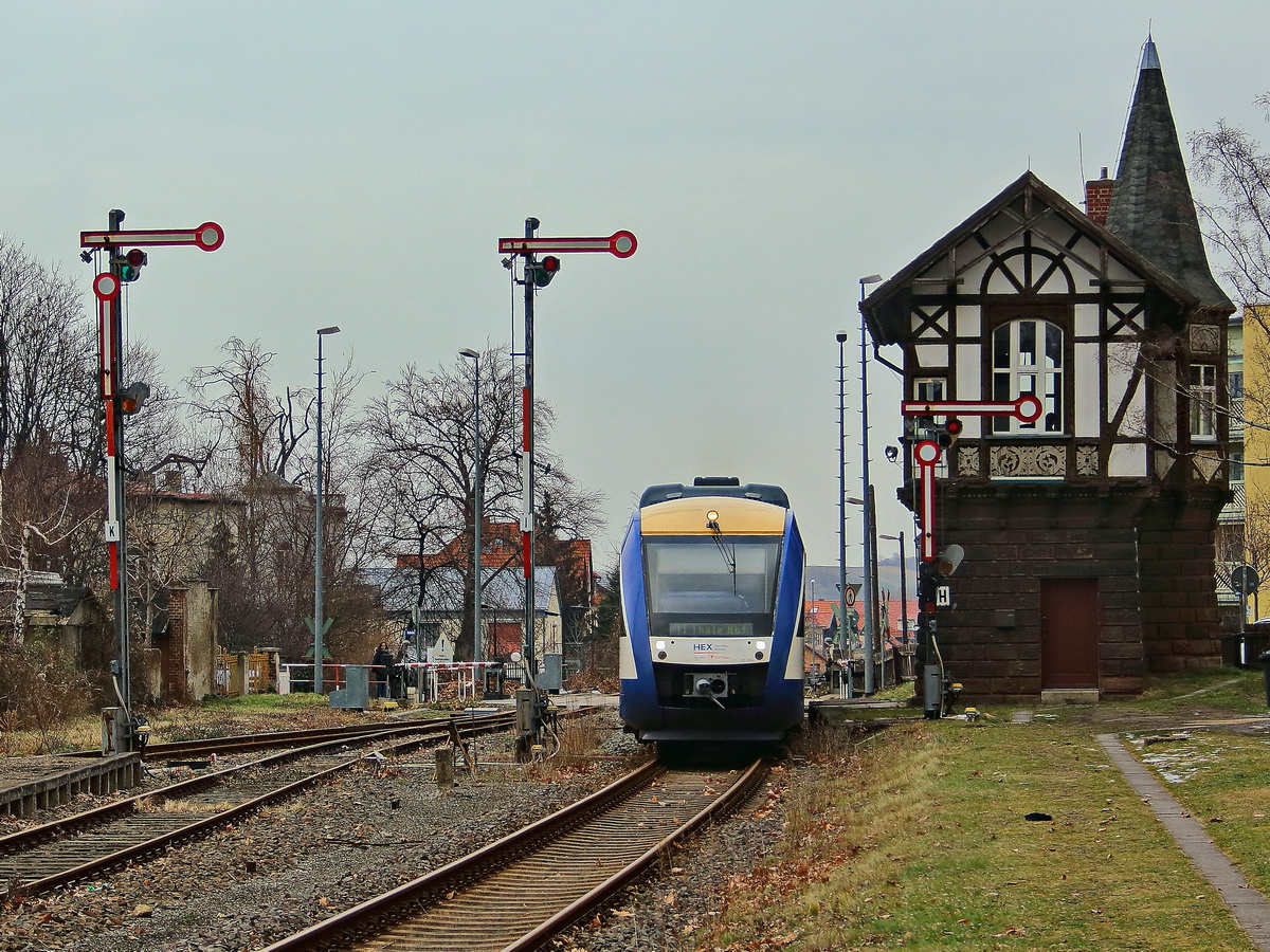 Einfahrt HEX VT 804 in den Hauptbahnhof von Thale am 17. Februar 2018.