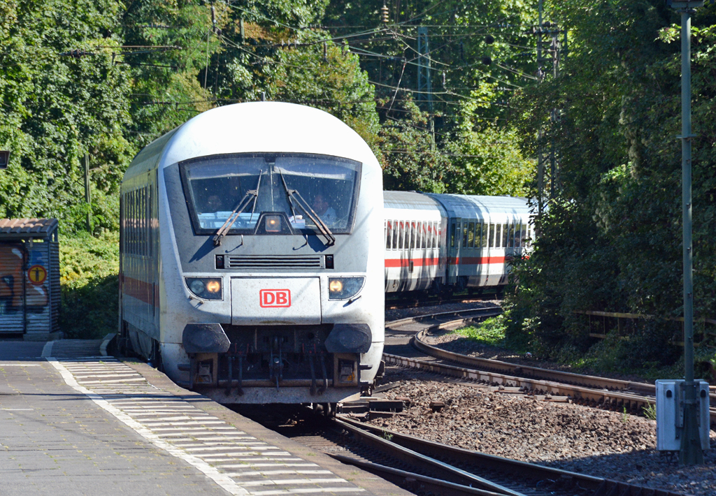 Einfahrt IC 2312 nach Hamburg-Altona, Steuerwagen in Front, in den Hbf Bonn - 07.09.2016