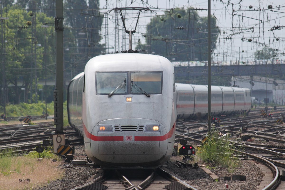 Einfahrt von ICE770 aus Stuttgart im Mannhein auf der Fahrt nach Hamburg. Aufnahmedatum:05.06.2017