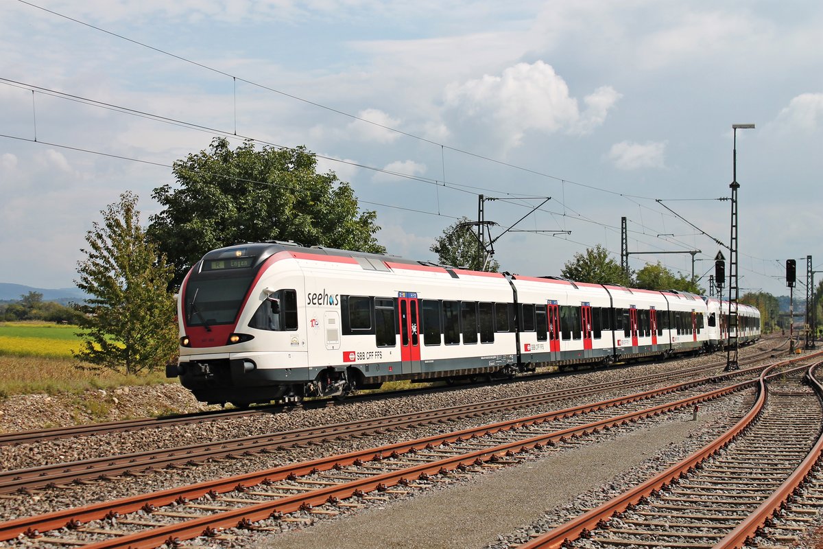 Einfahrt von RABe 521 205  seehas  zusammen mit RABe 521 208  seehas  am Mittag des 20.09.2017 als R (Konstanz - Engen) in den Bahnhof von Welschingen-Neuhausen.