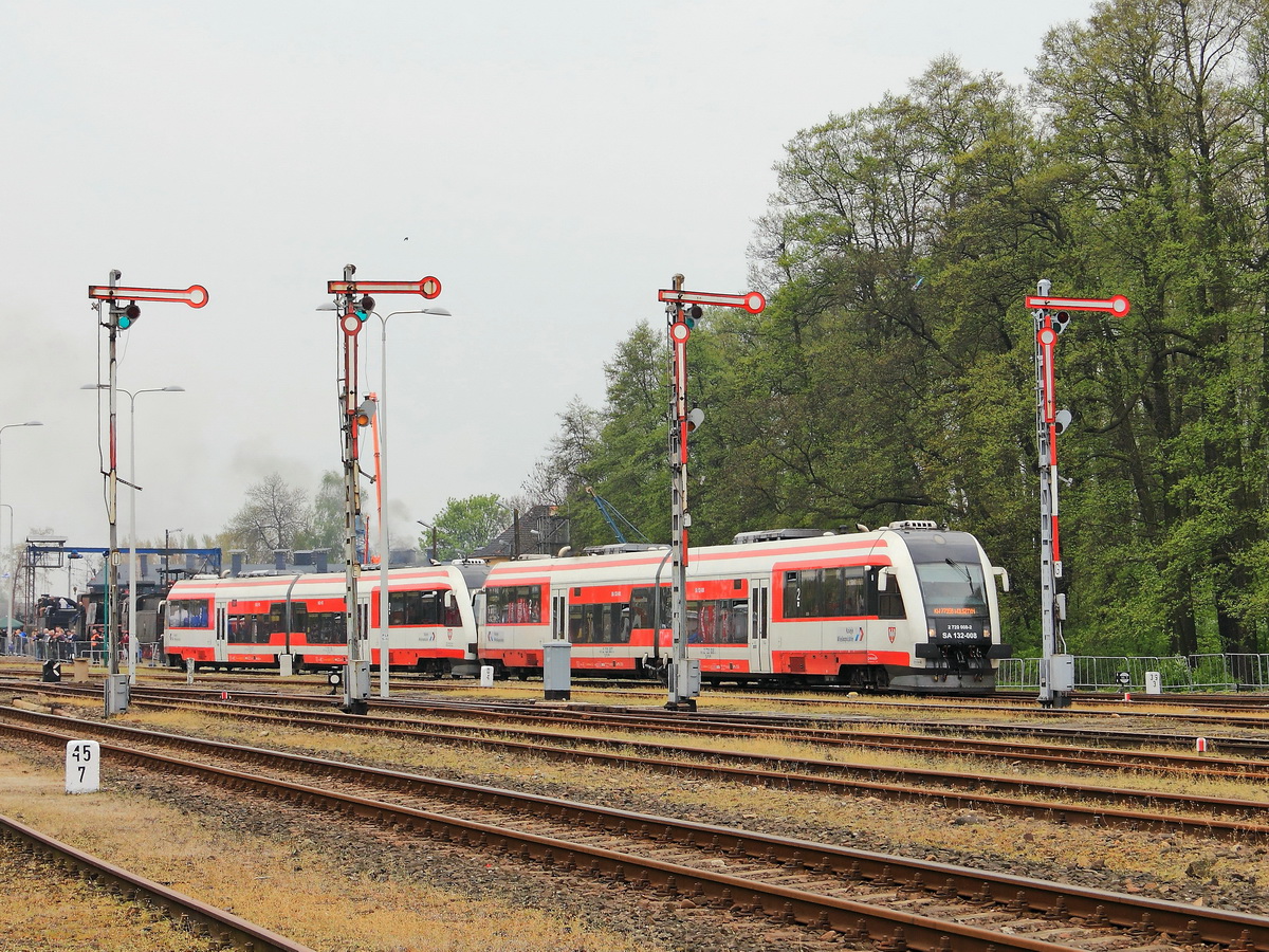 Einfahrt SA132 008 in den Bahnbereich Wolsztyn am 29. April 2017 dem Tag der Dampflokparade. 