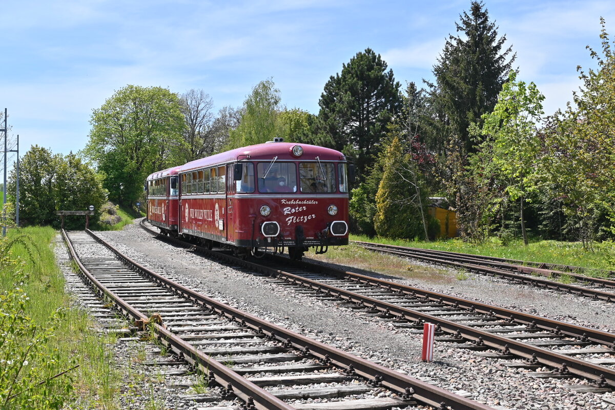 Einfahrt in Siegelsbach  hat der Rote Flitzer am Sonntag den  9.5.2021 auf seiner Fahrt nach Hffenhard.          
