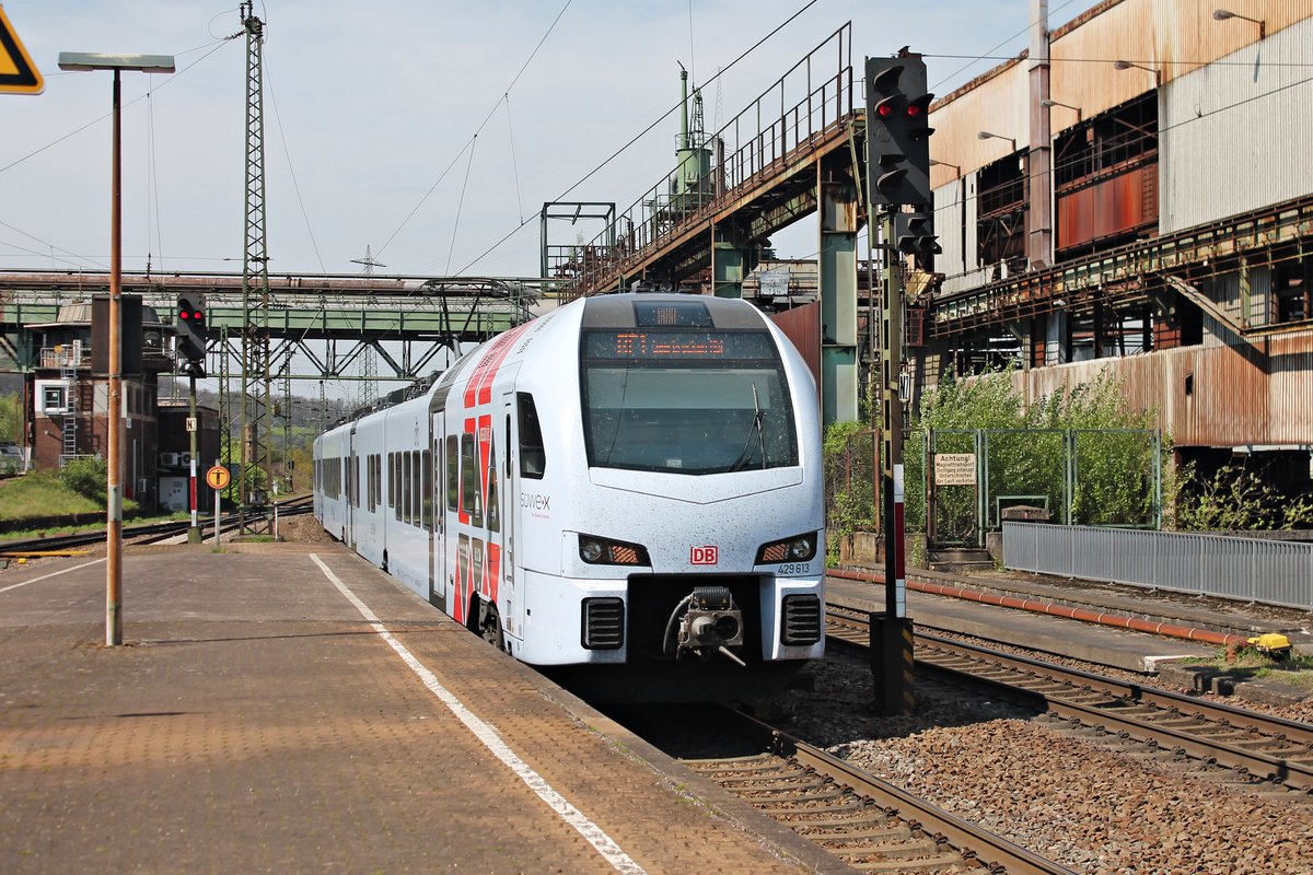 Einfahrt von SÜWEX 429 613 als RE 1 (Trier Hbf - Saarbrücken Hbf) am 12.04.2017 in den Völklinger Bahnhof.