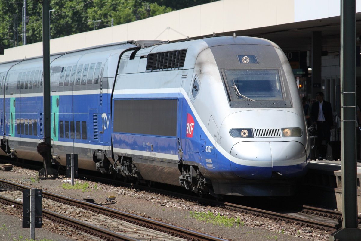 Einfahrt von TGV9580 nach Marseille am 14.06.2017 in Mannheim Hauptbahnhof.