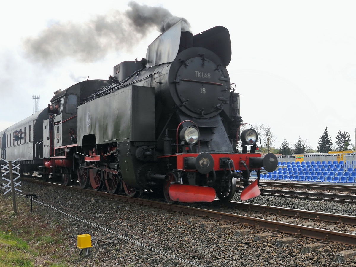 Einfahrt TKt48-18 von einer kurzen Sonderfahrt in den Bahnhof Wolsztyn am 29 April 2017.