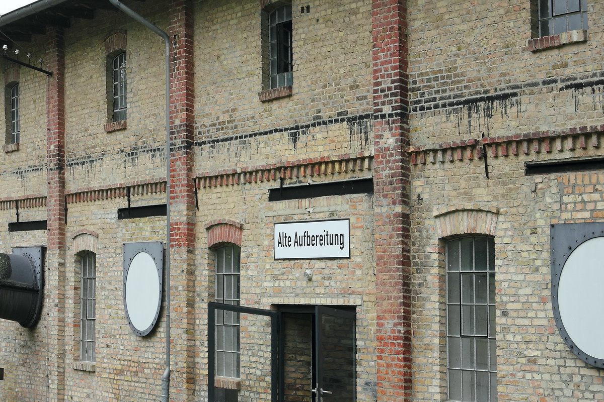 Eingang zur alten Aufbereitung im Ziegeleipark Mildenberg am 13. Mai 2017.