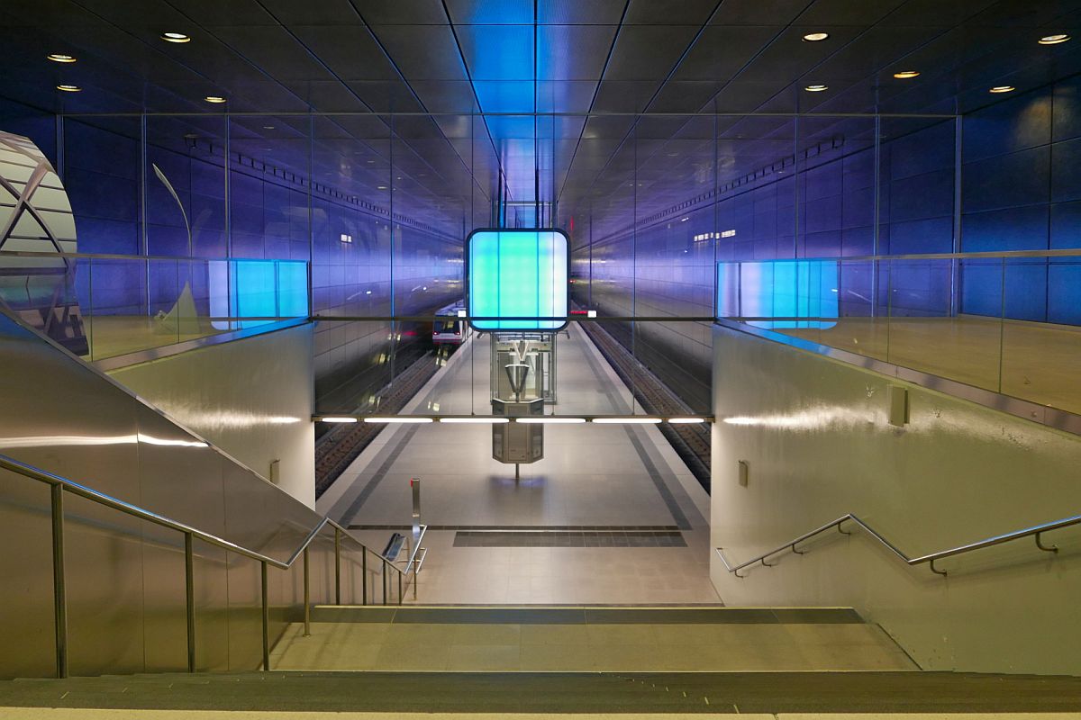 Eingang/Zugang zur U-Bahn-Station HafenCity Universität der Linie U4 in Hamburg (04.07.2017)