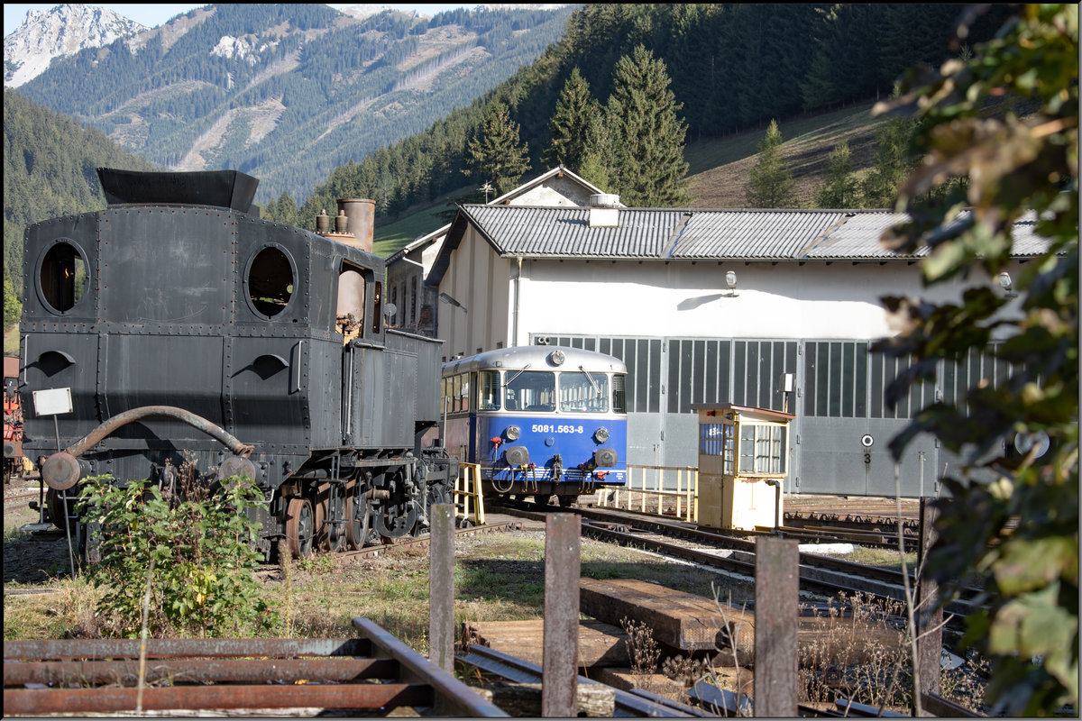 Einige Dampflokomotiven sind als Denkmäler rund um Vordernberg zu finden. 
Eine steht nach wievor vor dem Rundschuppen und wartet auf bessere Zeiten .
13.10.2019 im Bahnhof Vordernberg
