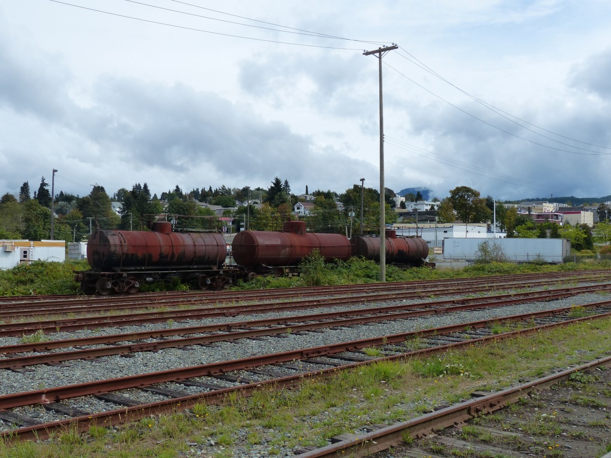 Einige nicht mehr genutzte Kesselwagen im Bahnhof von Port Alberni auf Vancouver Island am 29.08.2013. Dies Zweigstrecke der E&N Railway nach Port Alberni wird nur noch auf einem kurzen Abschnitt fr Dampflokfahrten befahren.