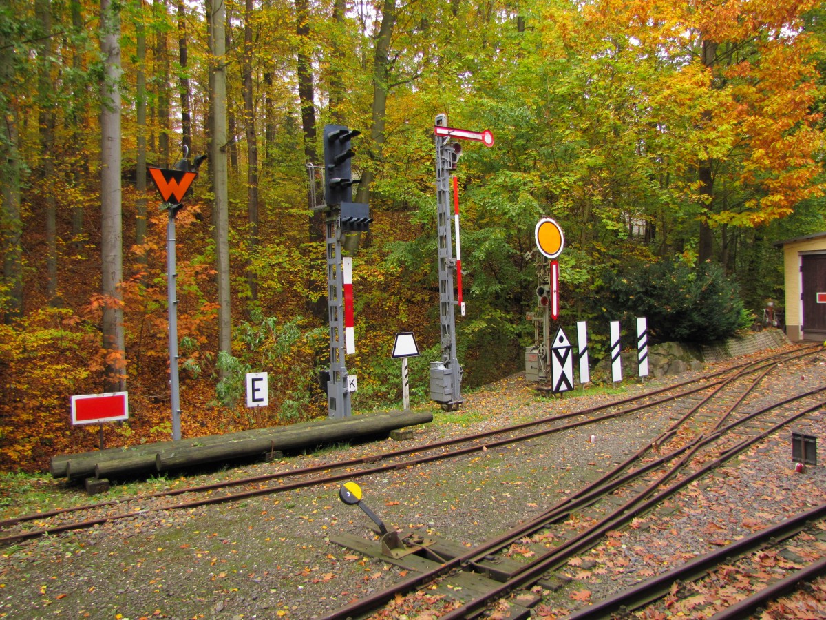 Einige Signale am 22.10.2015 am Bahnhof Wolfsgehege in Gera.