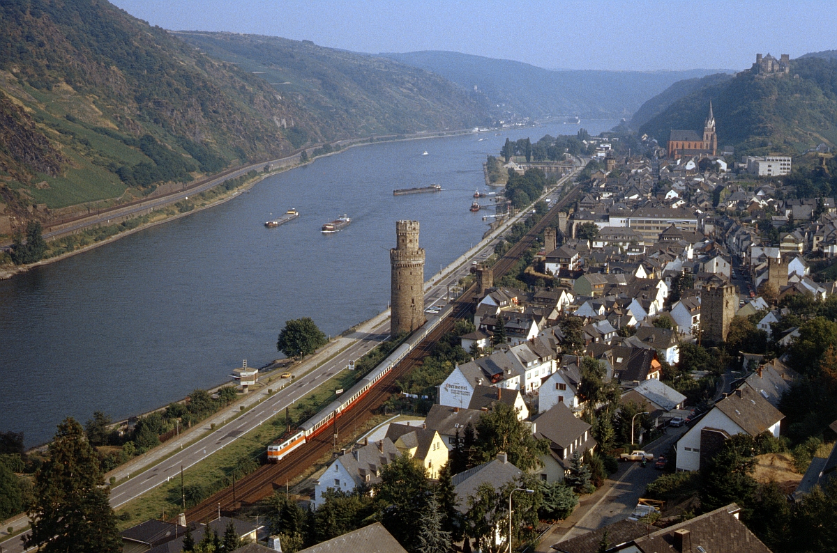 Einige Tage später erwischte ich IC 566 mit unbekannter 111 nach einer schweißtreibenden Klettertour in Oberwesel (August 1983). 