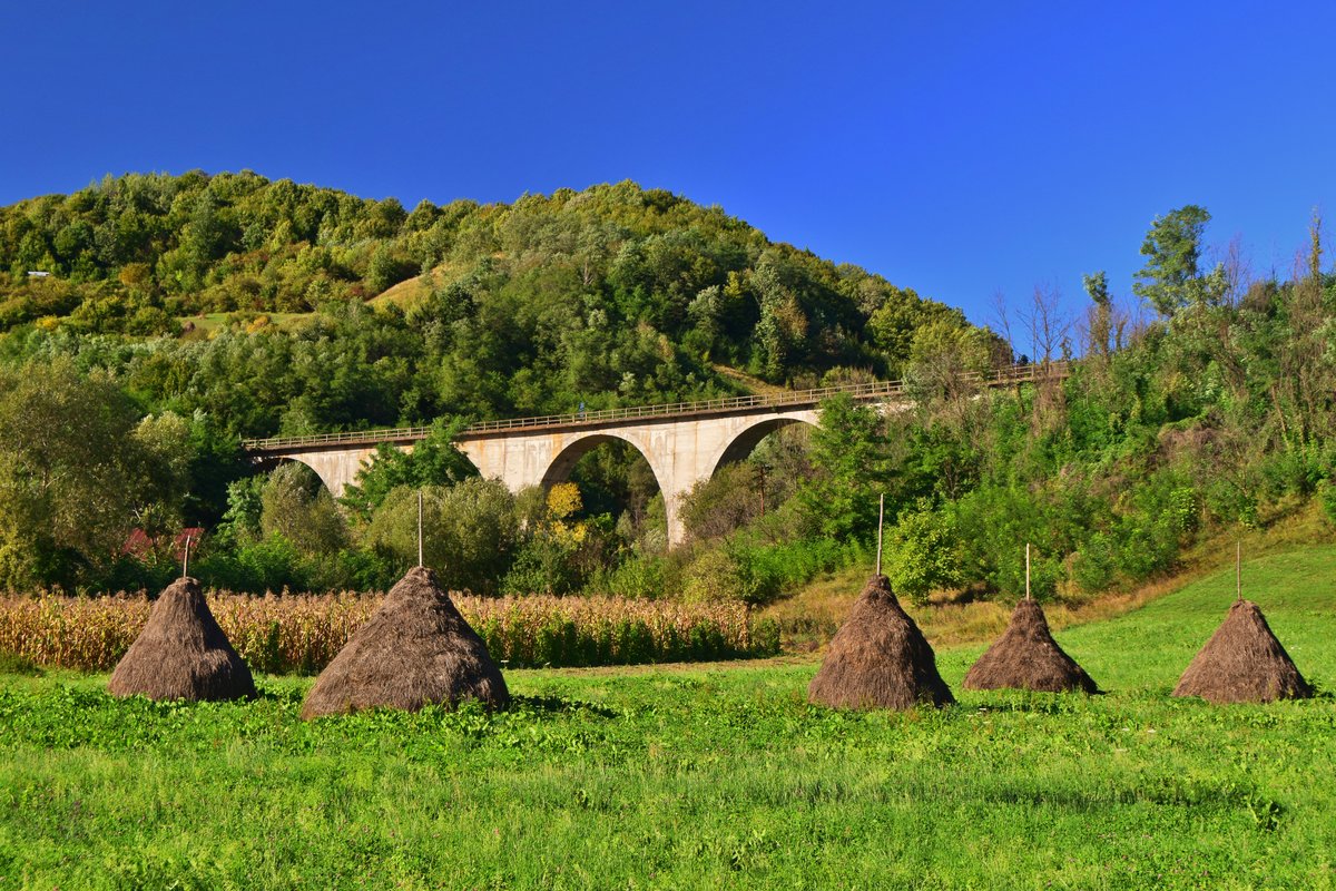 Einige wenige hundert Meter nach der vorigen Fachwerkträgerbrücke liegt diese Steinbogenbrücke. Eigentlich ist sie aus Beton. Foto vom 14.09.2017