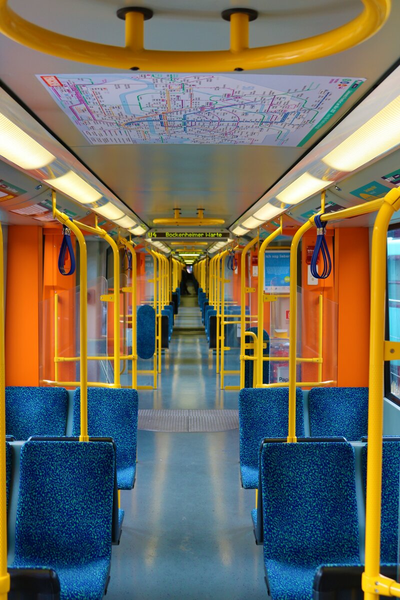 Einmal 100 Meter U-Bahn durchgehend am 03.09.22 beim Tag der Verkehrsgeschichte in Betriebshof Eckenheim
