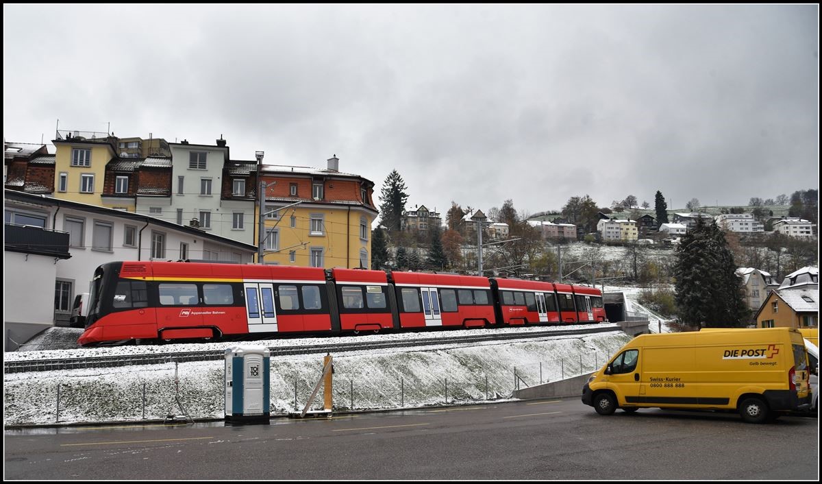 Einst und jetzt. Der Tango befindet sich hier an gleicher Stelle auf dem Weg zur neuen Brücke über die Oberstrasse und zum Nordportal des 700m langen Ruckhaldetunnels am 19.11.2018.
