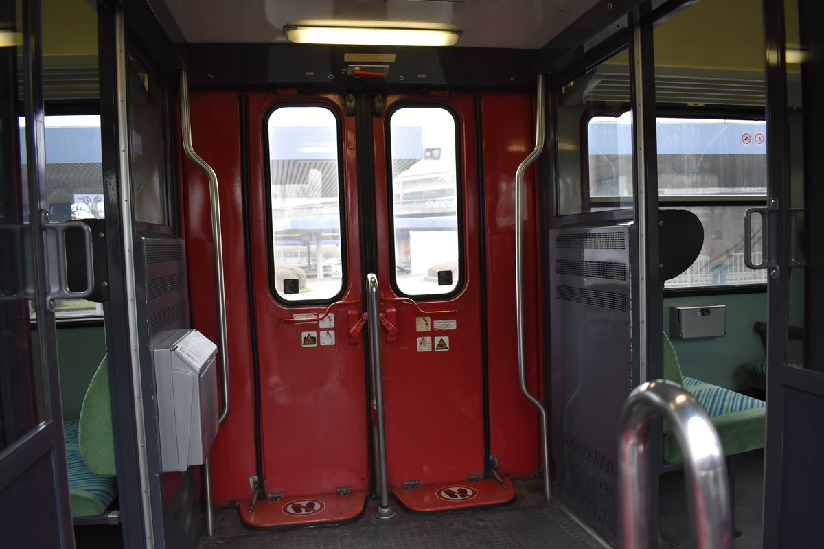 Einstiegsbereich des ex Nürnberger D-DB 50 80 22-34 056 Bnrz 451.4 mit OFV Design und GTW. Der Wagen steht seit kurzem im SSM Leipzig-Engelsdorf. Februar 2019