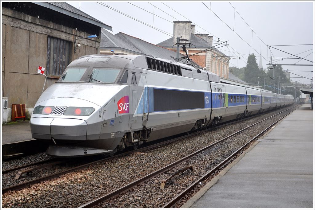 Einzelne TGV ab Paris Montparnasse verkehren direkt bis Quimper. (20.09.2013)