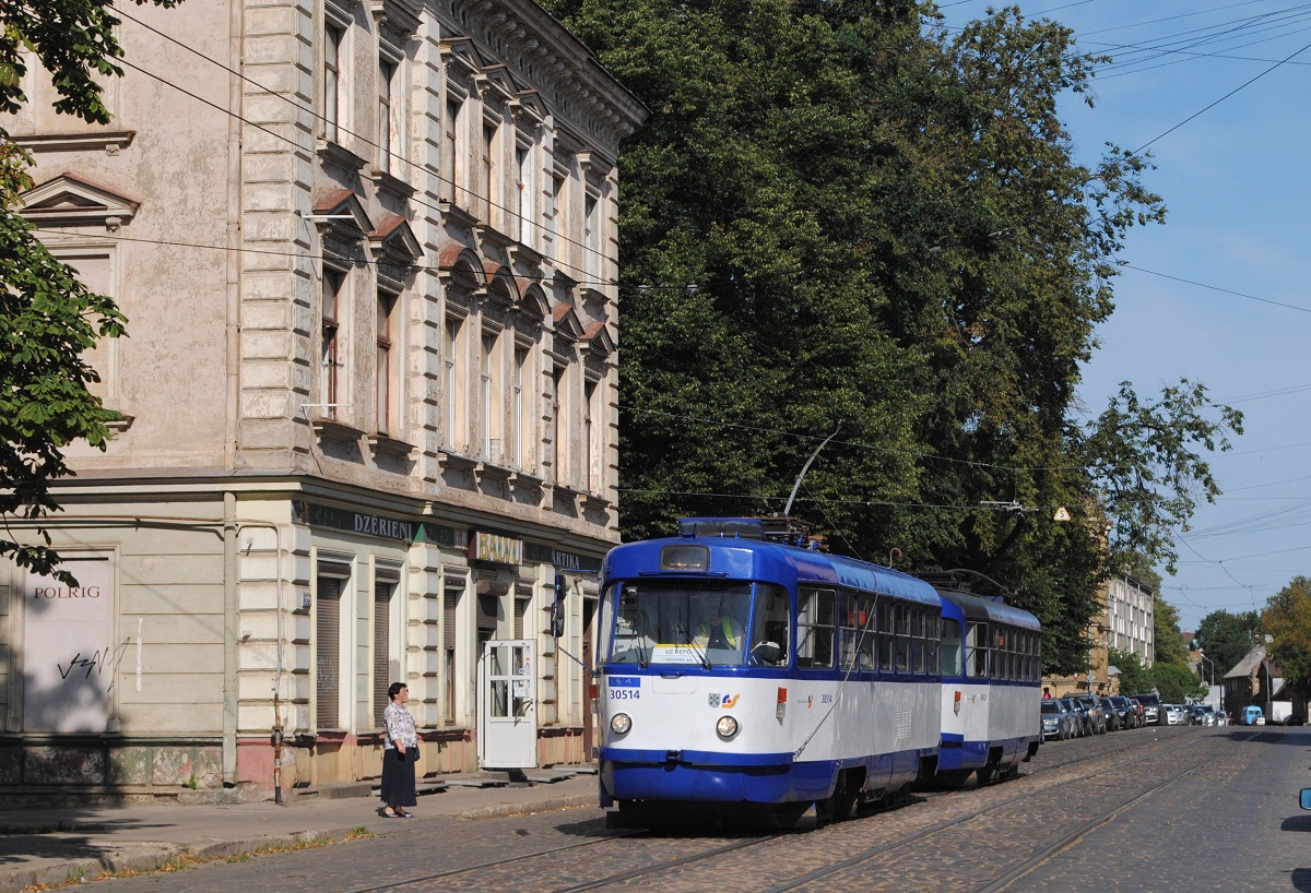 Einziehender Verstärkerzug 305114 + 30525 in der Maskavas iela kurz vor der Haltestelle Lubanas iela / 3.tramvaju depo. (06.08.2019)