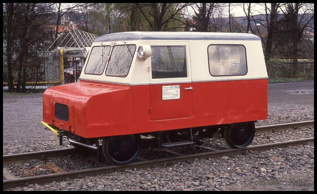 Eisenbahn Fahrzeug Schau am 5.4.1992 in Menden im Sauerland: Draisine 12-4528