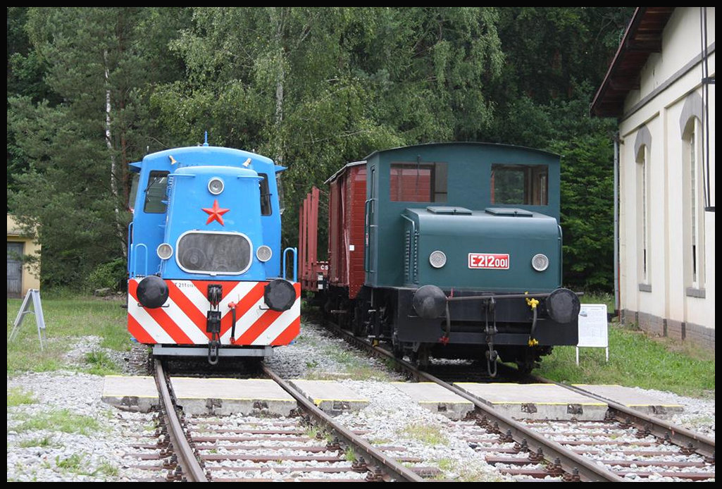 Eisenbahn Museum Luzna u Rakovnika am 22.06.2018: T 211 0101 neben E 211 001