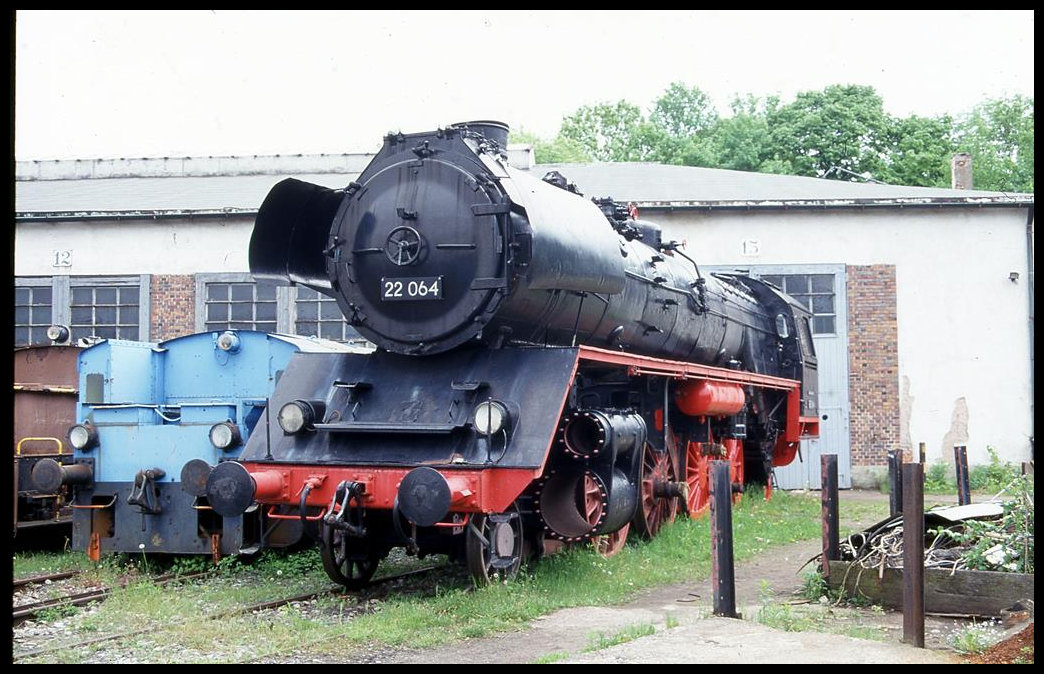 Eisenbahn Museum Nördlingen am 16.5.1999: Auch DR 22064 ohne Tender war im Außengelände zu sehen.