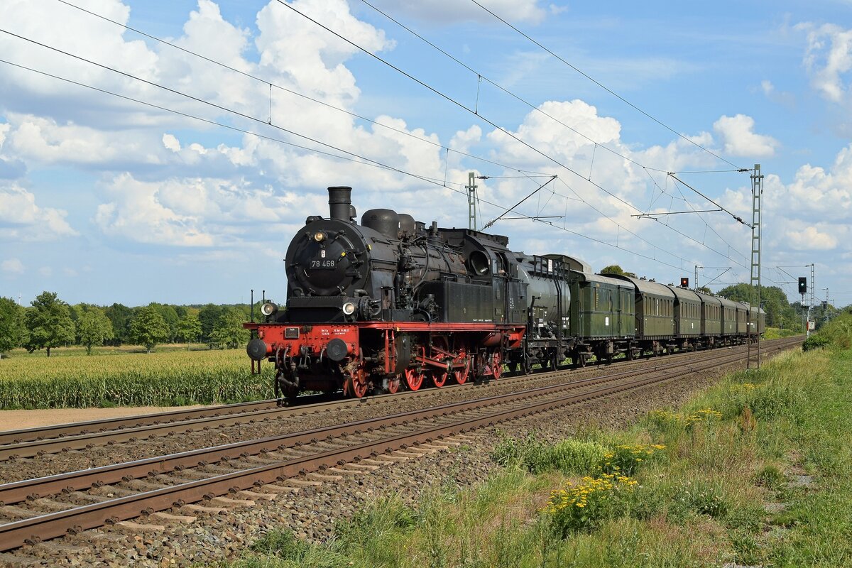 Eisenbahn-Tradition e.V. 78 468 mit Leerzug nach Lengerich (Bohmte-Stirpe, 05.09.2022). Der Zug befindet sich auf der Rückfahrt aus Hamburg, wo er am 3. und 4. September 2022 aus Auslass eines Jubiläums der S-Bahn Hamburg für Fahrten durch Hamburg eingesetzt wurde.  
