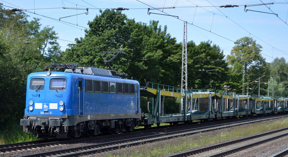 Eisenbahnbau- und Betriebsgesellschaft Pressnitztalbahn mbH, Jöhstadt (PRESS) mit  140 046-0  (NVR:  91 80 6140 837-6 D-PRESS ) und einem PKW-Transportzug (leer) am 18.07.22 Vorbeifahrt Bahnhof Dedensen Gümmer.