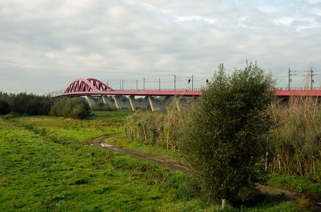 Eisenbahnbrcke ´Hanzeboog´ bei Zwolle in der Bahnlinie Zwolle - Amersfoort / - Lelystad. Die Brcke hat eine Hauptspannweite van 150 m und eine Gesamtlnge von 926 m und ist in 2011 fertiggestellt. 