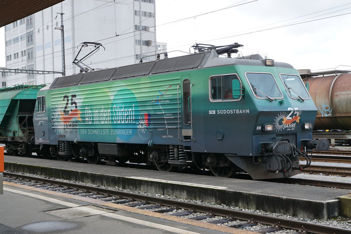 Eisenbahndienstleister Gmbh/EDG.
Getreidezug mit der EDG Re 446 016, ehemals SOB, SBB,  Sursee – Herzogenbuchsee – Basel Badischer Bahnhof vom 12. Februar 2020.
Auf die Abfahrt wartend in Herzogenbuchsee.
Foto: Walter Ruetsch 