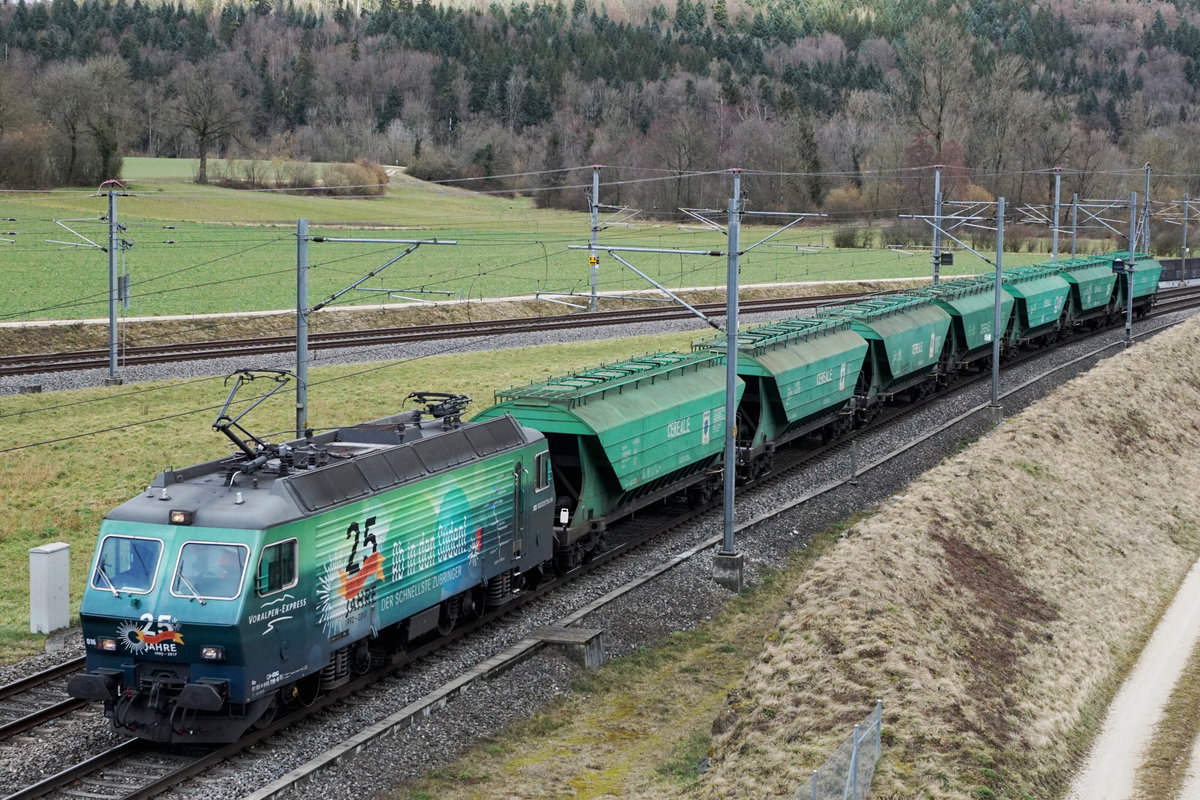 Eisenbahndienstleister Gmbh/EDG.
Getreidezug mit der EDG Re 446 016, ehemals SOB, SBB,  Sursee – Herzogenbuchsee – Basel Badischer Bahnhof vom 12. Februar 2020.
Bei Roggwil.
Foto: Walter Ruetsch  