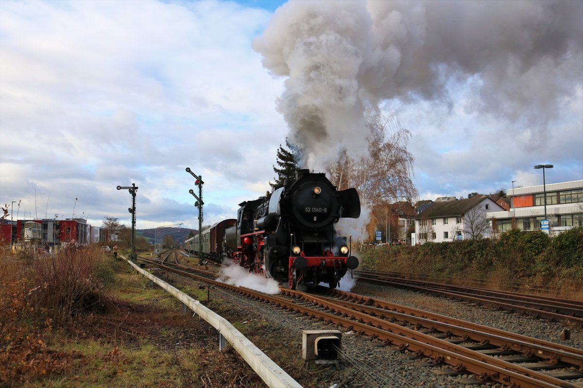 Eisenbahnfreunde Treysa 52 1360-8 mit Sonderzug in Büdingen am 07.12.19