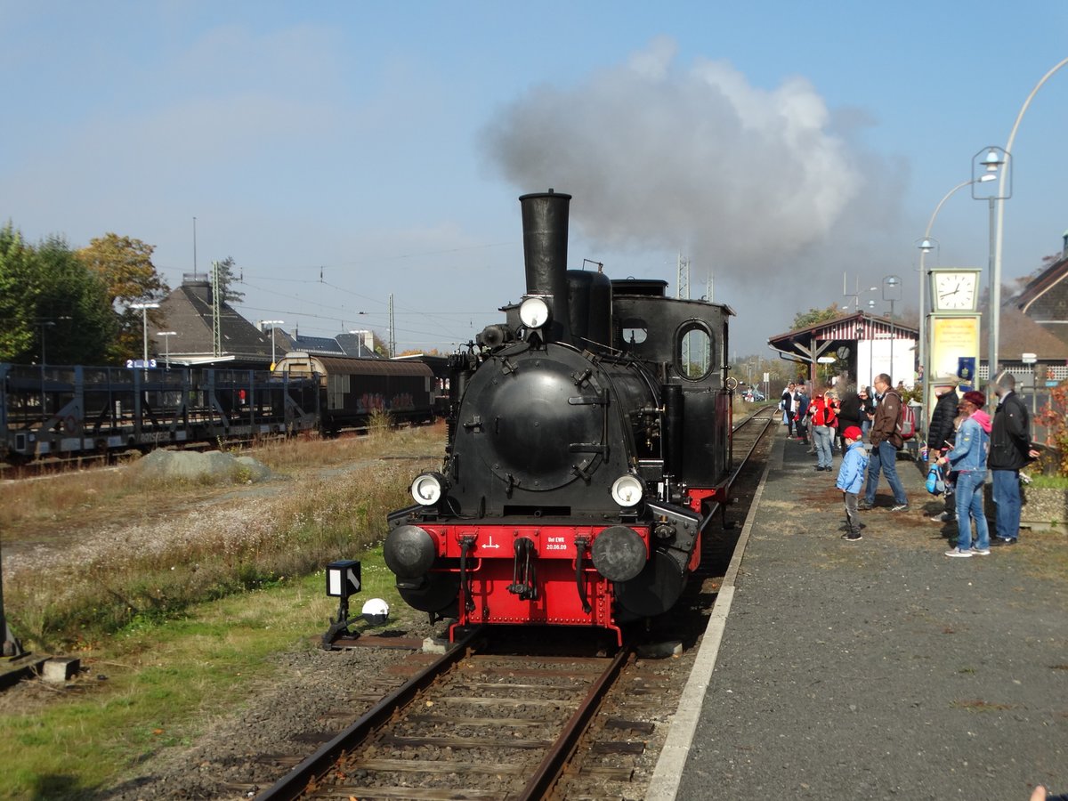 Eisenbahnfreunde Wetterau Lok1 Typ Bismarck (90 80 0089 977-7 D-EBEFW)  am 15.10.17 in Bad Nauheim