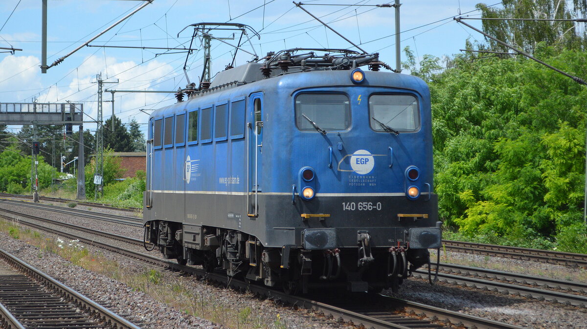 Eisenbahngesellschaft Potsdam mbH, Potsdam mit  140 656-0  (NVR:  91 80 6140 656-0 D-EGP ) am 08.06.22 Höhe Bf. Niederndodeleben (Nähe Magdeburg).