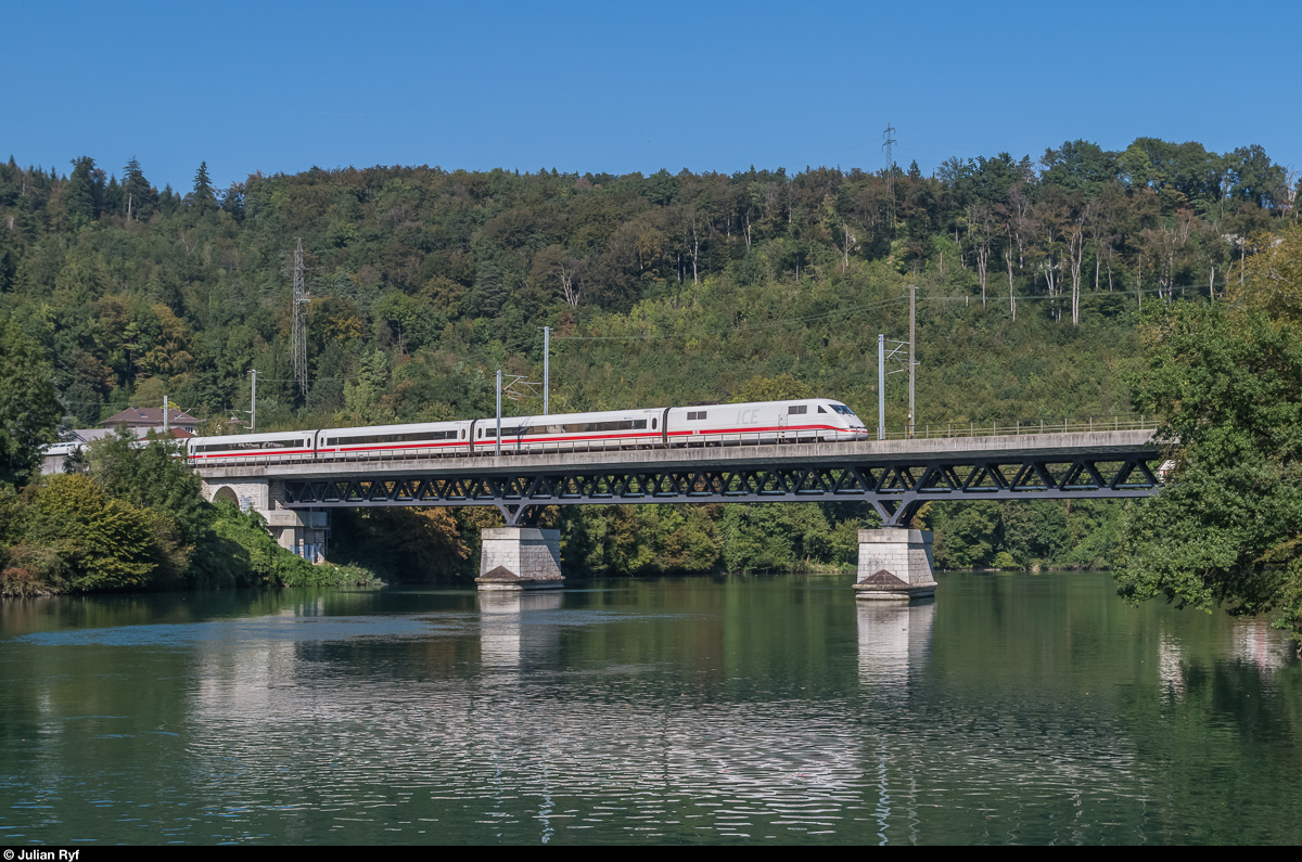 Eisenbahnknotenpunkt Olten: Nur auf wenigen Strecken gibt es solch abwechslungsreichen Eisenbahnverkehr - Güter wie Personen - wie auf der Strecke zwischen Olten und Basel. <br>
Ein ICE 1 nach Zürich HB überquert am 24. September 2016 kurz nach der Ausfahrt aus dem Hauenstein-Basistunnel die Aare.