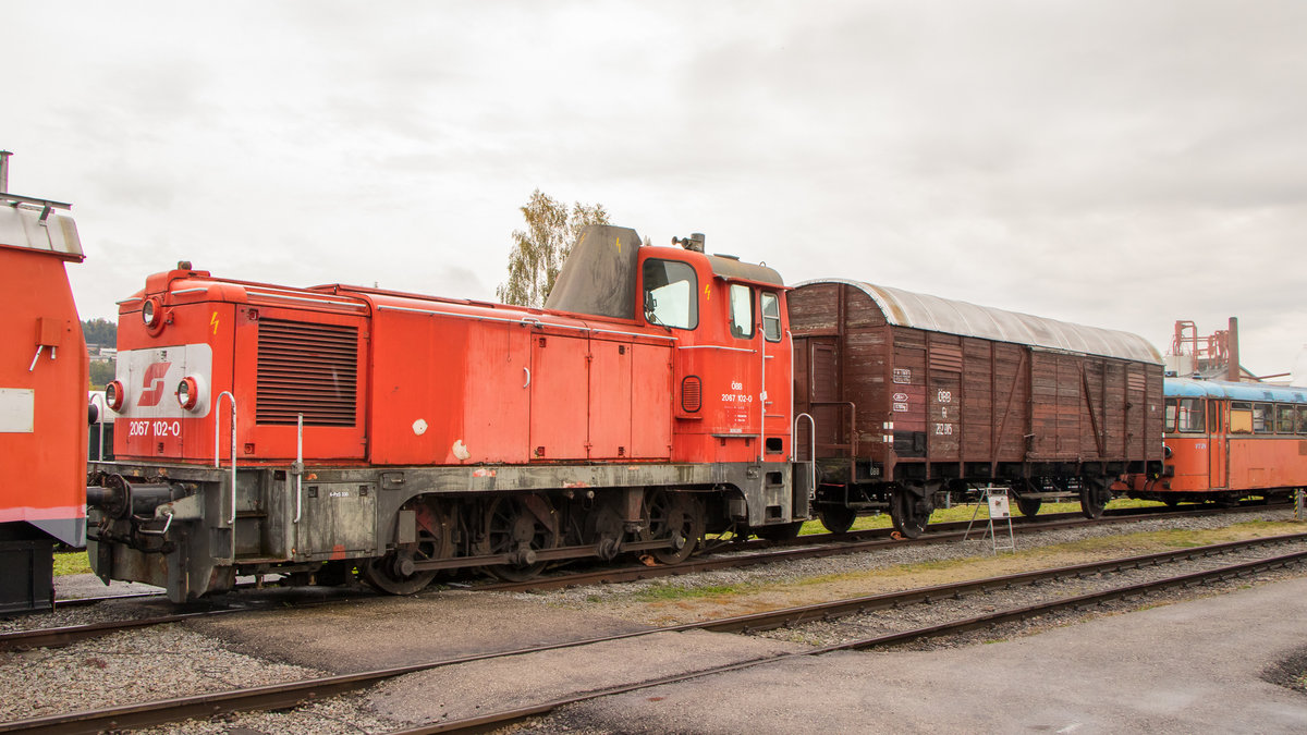 Eisenbahnmuseum Ampflwang am 7. Oktober 2018: 2067 102-0 stellt sich den Besuchern. 