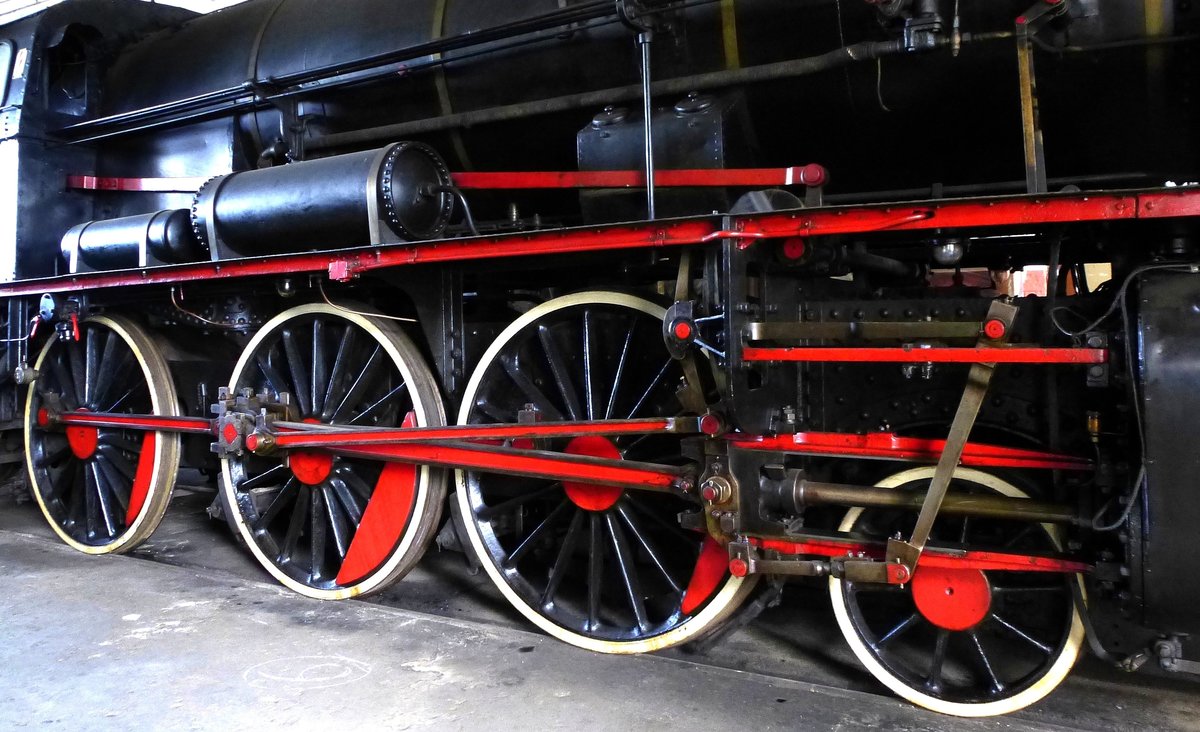 Eisenbahnmuseum Ljubljana, der Antriebsstrang der 1000PS starken Schnellzuglokomotive SZ03-002, Baujahr 1914 bei WLF Florisdorf, Juni 2016