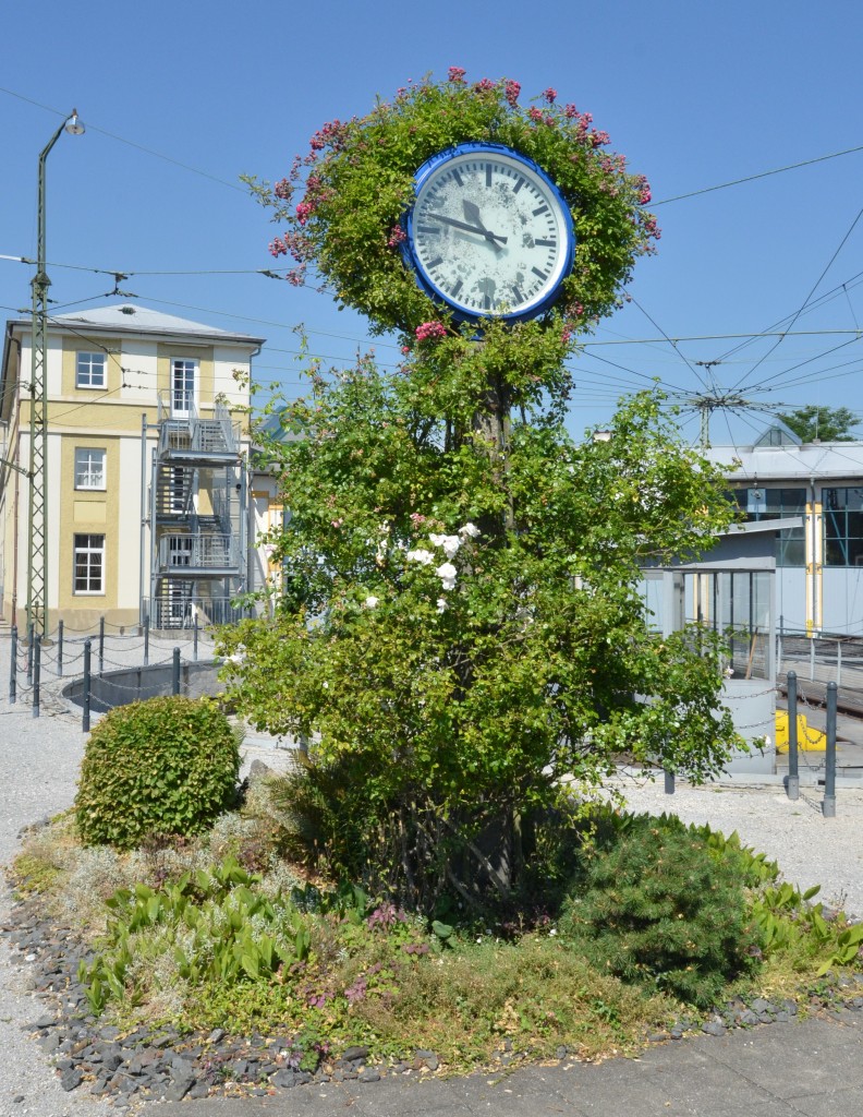Eisenbahnuhr im Museum Lokwelt in Freilassing am 03.07.2015.