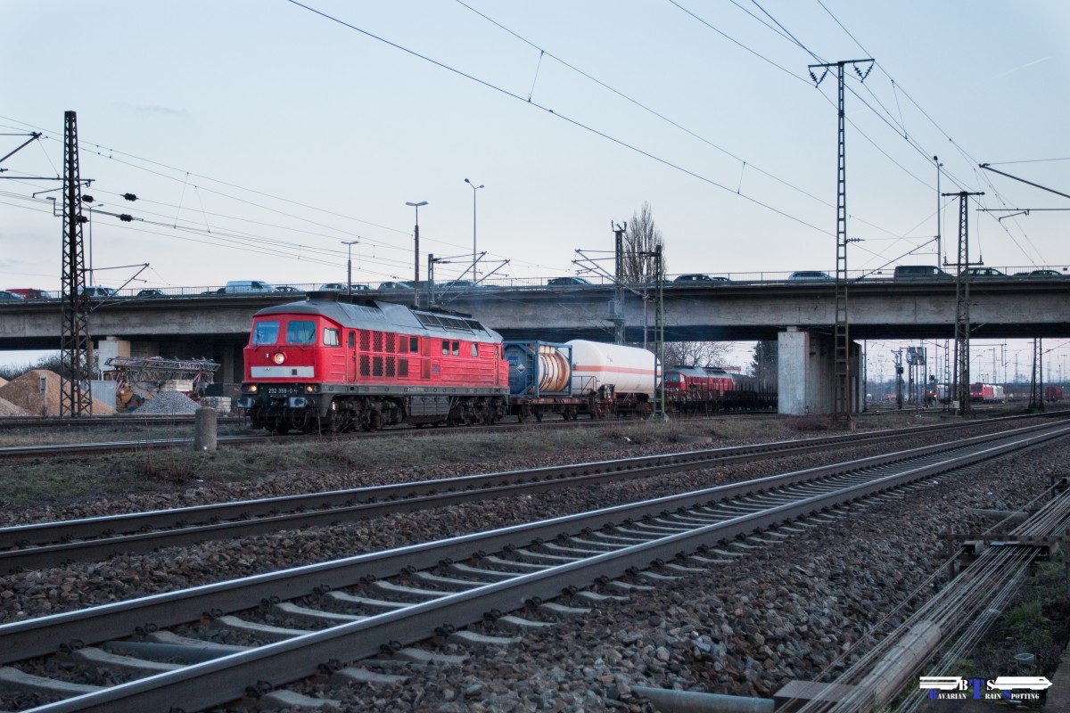 EK 56764 von Nürnberg nach Schwandorf verlässt am Abend des 18.02.16 mit 232 259 den Regensburger Ostbahnhof 