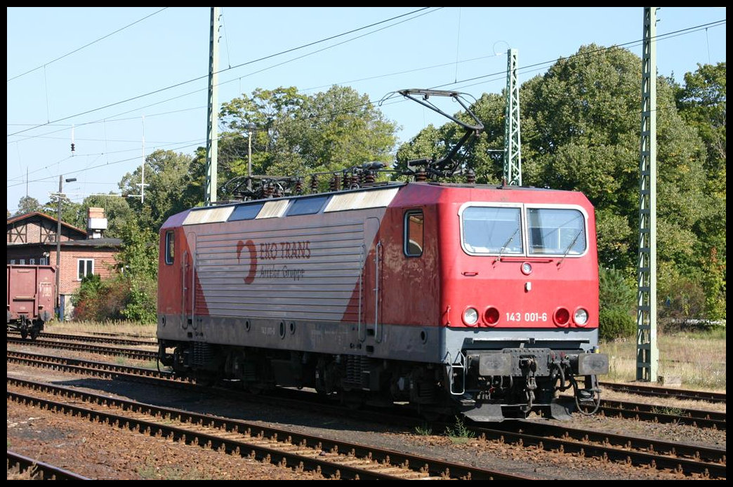 EKO 143001 rangiert hier am 24.9.2005 im Grenzbahnhof Guben.