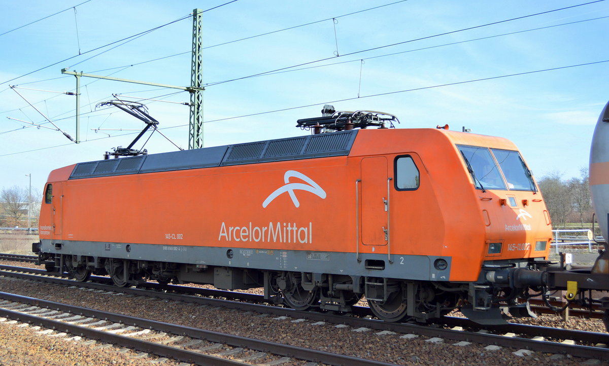 EKO-Trans/ArcelorMittal Eisenhüttenstadt Transport GmbH mit  145-CL 002  NVR-Nummer: 91 80 6145 082-4 D-EKO] mit einem Ganzzug Druckgaskesselwagen (für Propen, leer) pausiert einige Zeit im Bf. Flughafen Berlin-Schönefeld bevor es weiter nach Stendel geht, 06.03.19