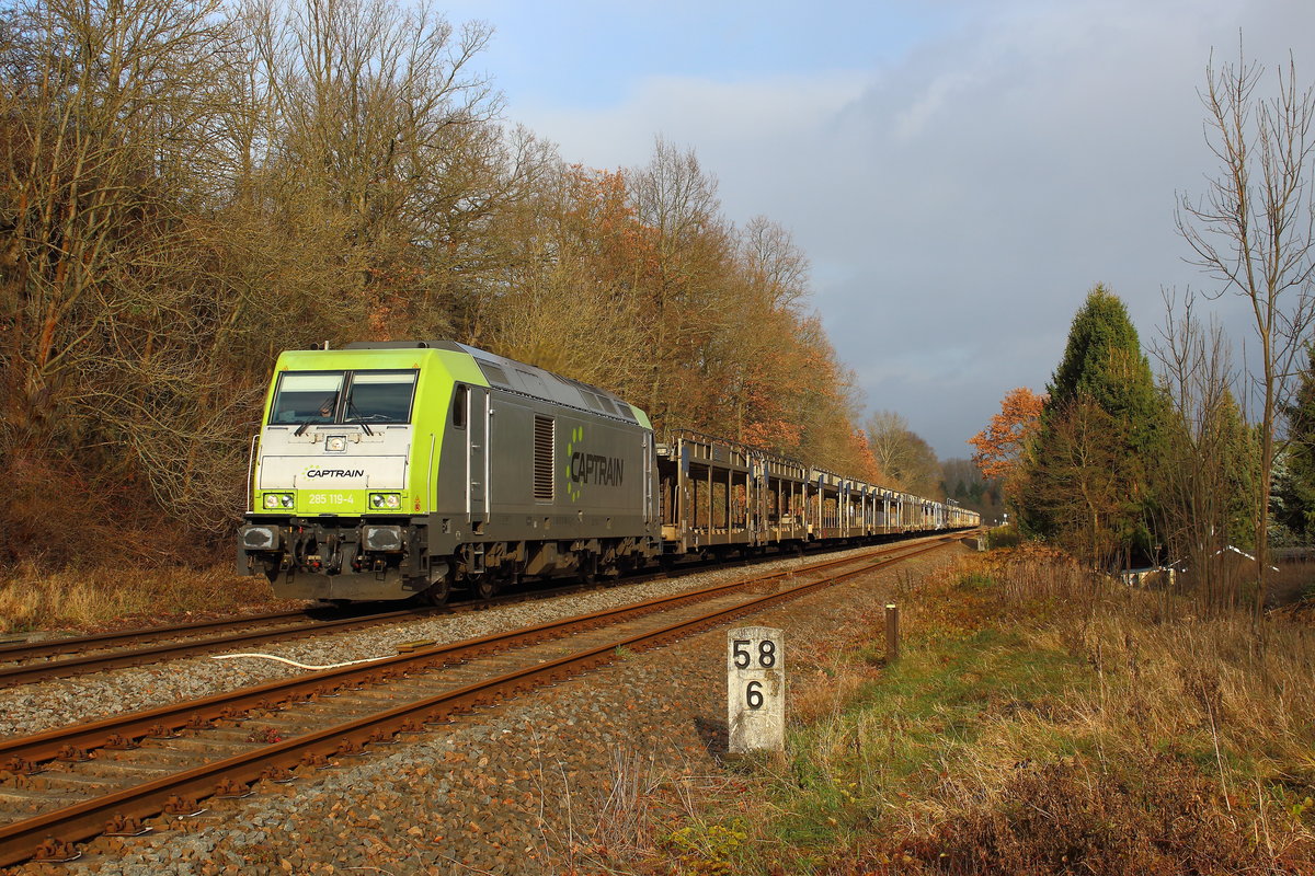Elbtalumleiterverkehr auf der PE zwischen Plauen und Bad Brambach hier sogar bei wohl dem einigem Sonnenstreifen am Wochenende vom 25 und 26.11,2017. Aufgenommen wurde der Autoleerzug mit der Captrain 285 119 bei Kürbitz am 26.11.2017 auf den Weg Richtung Cheb. 